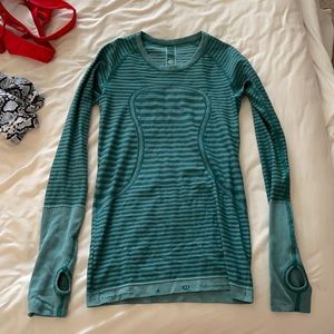 Lululemon workout top